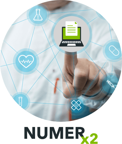 Logo de NUMERx2 sur un écran tactile, cliqué par un pharmacien pour accéder à l'application de numérisation et de gestion des ordonnances médicales.